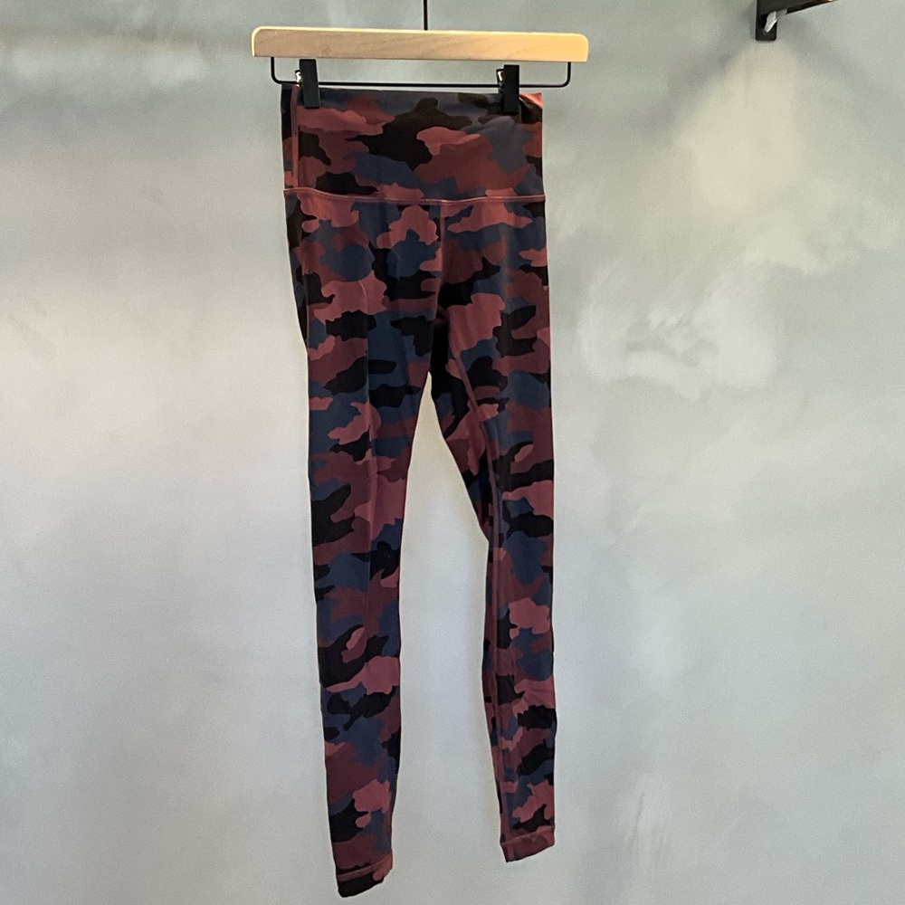 Lululemon Camo print leggings 28”